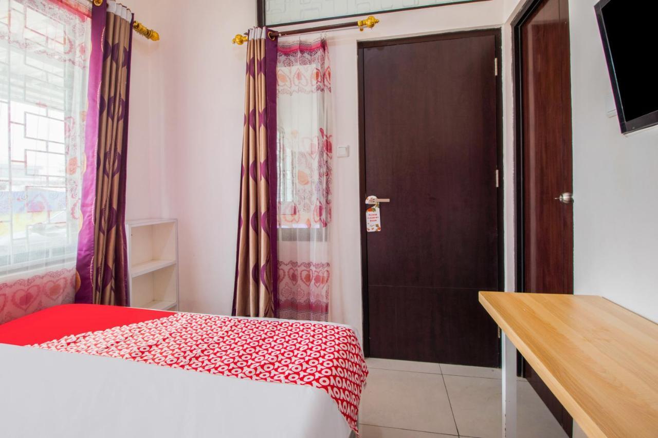 Oyo 3256 Rukost I8 Hotel Karawang Exterior photo