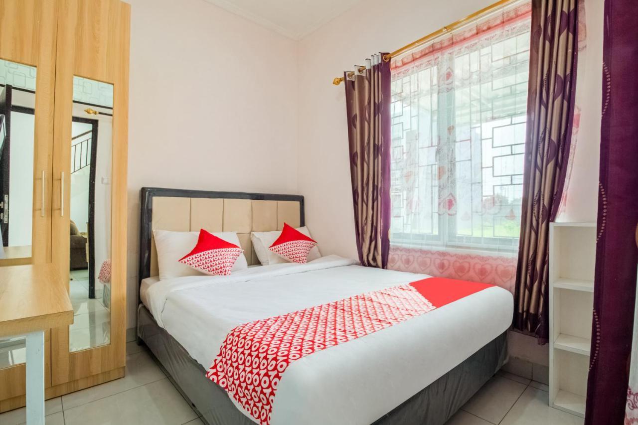Oyo 3256 Rukost I8 Hotel Karawang Exterior photo