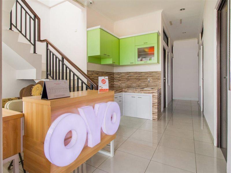 Oyo 3256 Rukost I8 Hotel Karawang Exterior photo
