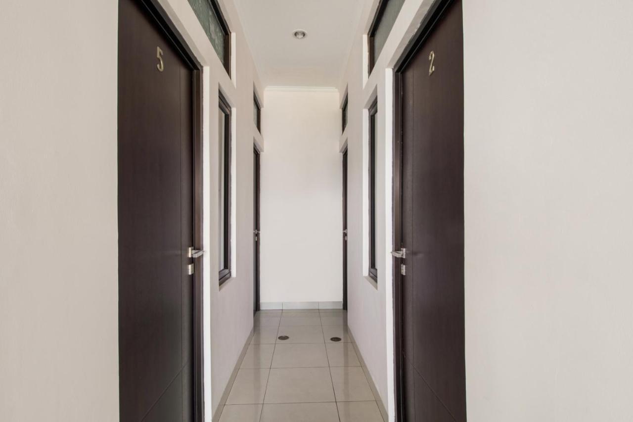 Oyo 3256 Rukost I8 Hotel Karawang Exterior photo