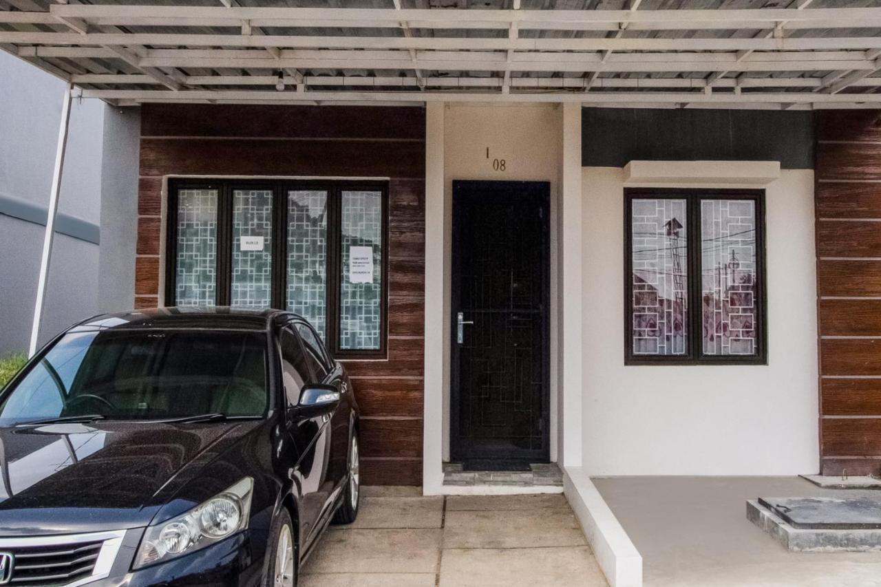 Oyo 3256 Rukost I8 Hotel Karawang Exterior photo