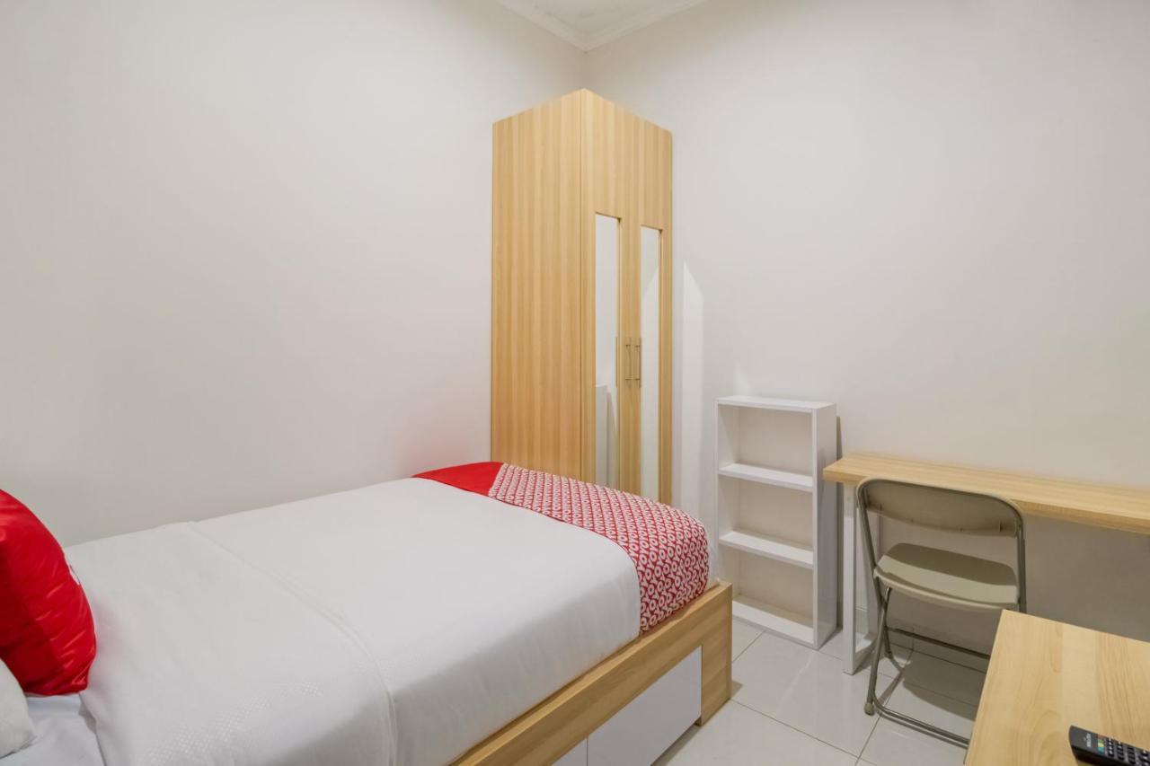 Oyo 3256 Rukost I8 Hotel Karawang Exterior photo