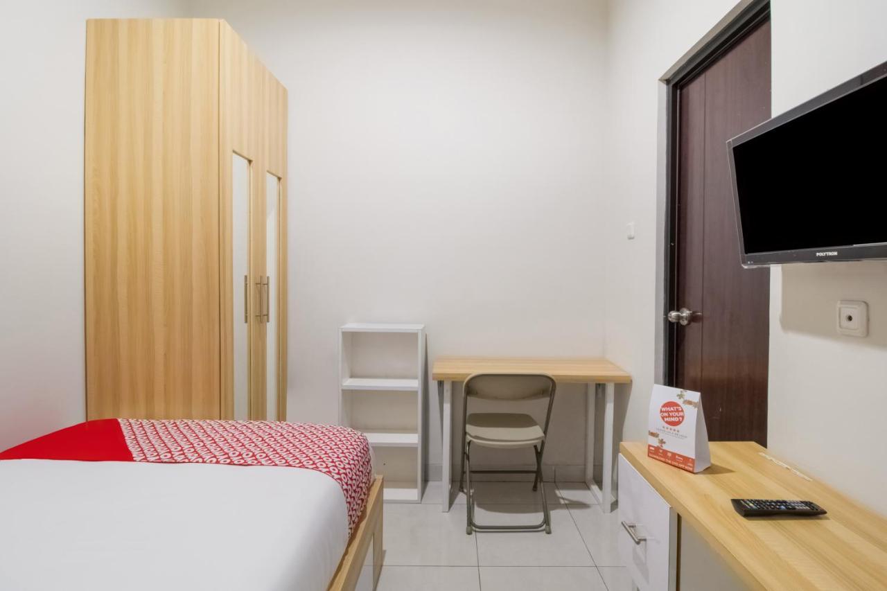 Oyo 3256 Rukost I8 Hotel Karawang Exterior photo